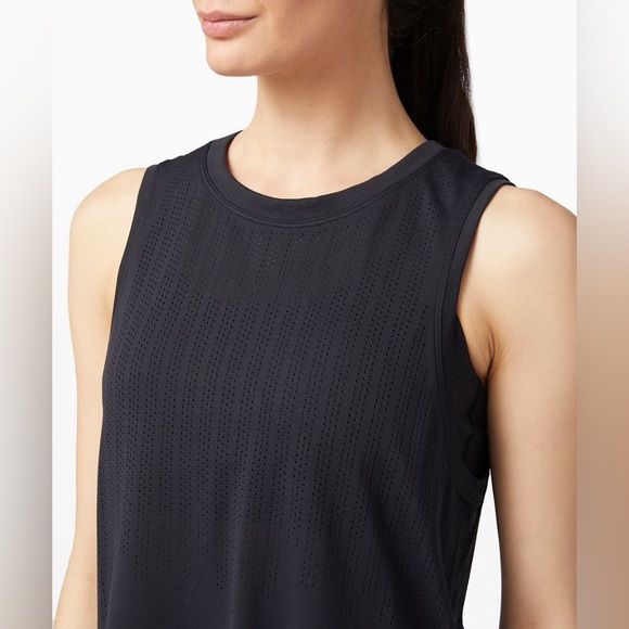Lululemon Train to Be Tank in Rain Stripe Black - Size 4 - Picture 3 of 9